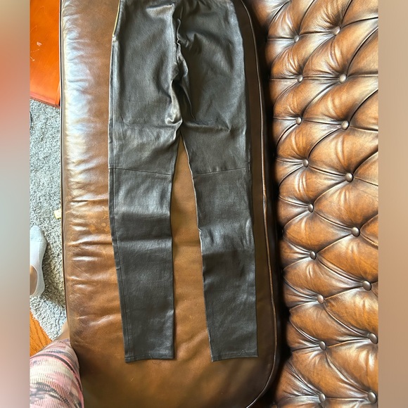 ‼️Excellent Condition‼️ GUCCI Gold Zip Genuine Leather Leggings - Picture 2 of 8